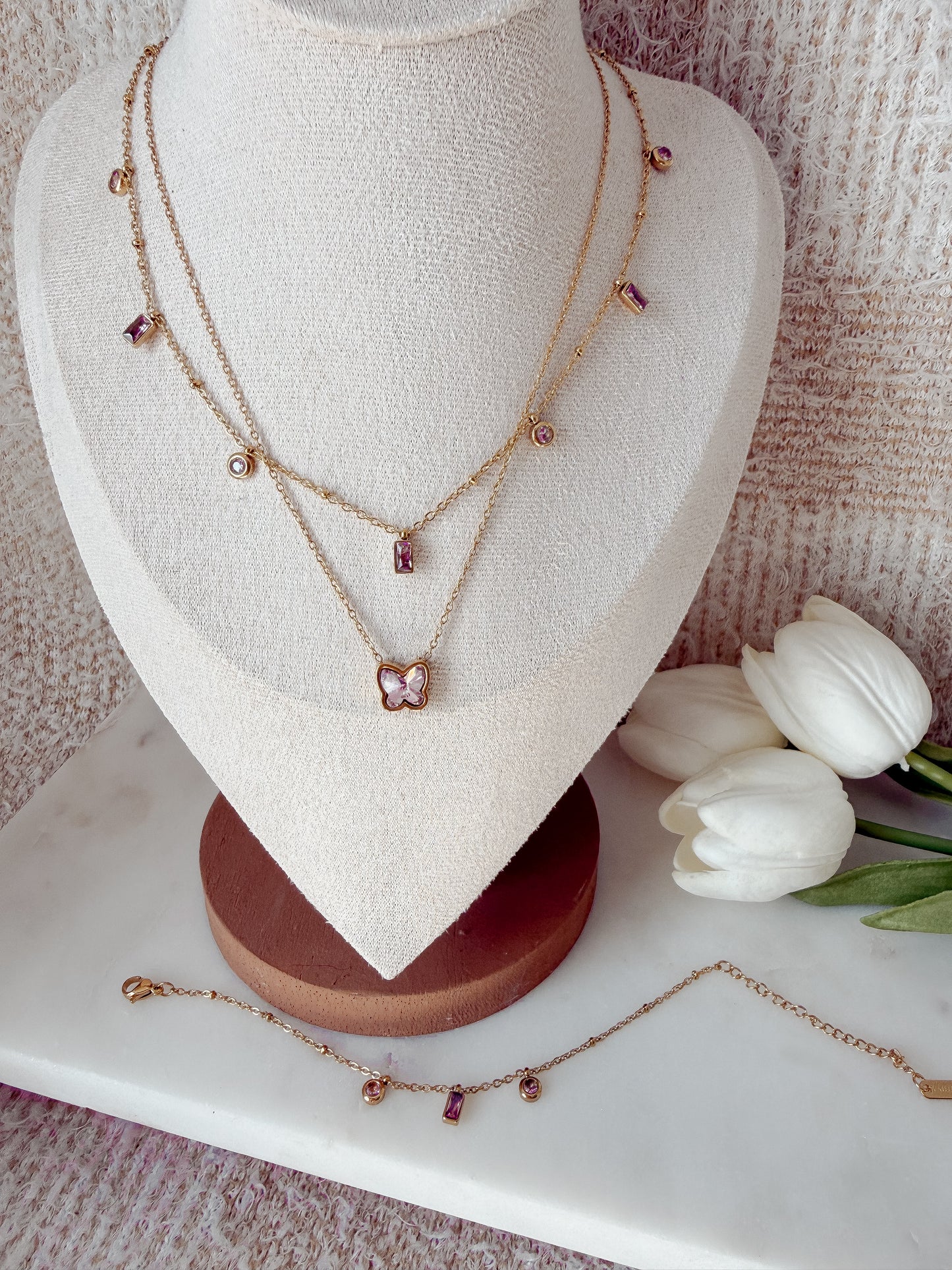 Set Alejandra Collar y pantallas de mariposa color rosa