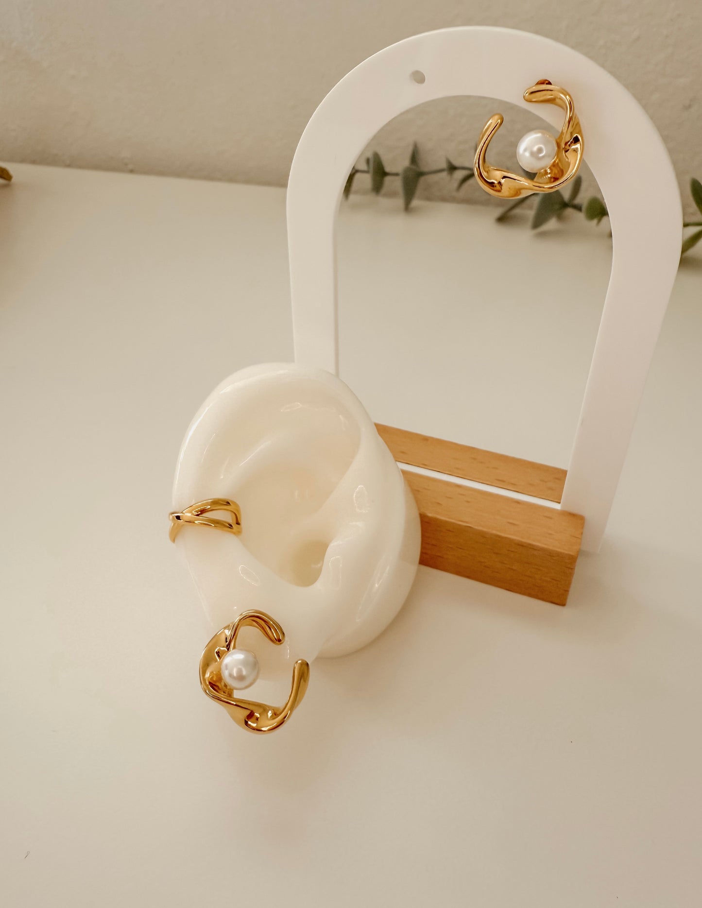 Aretes en C y perla