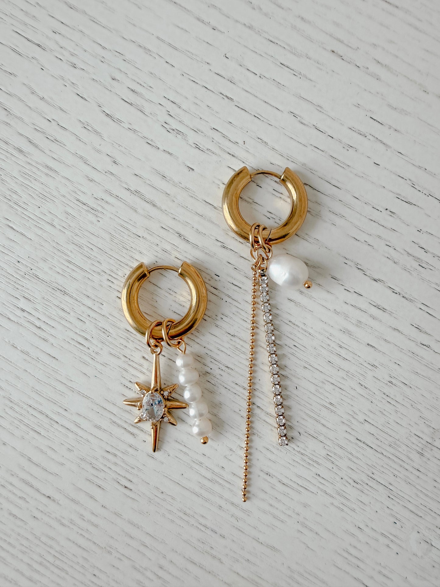 Hoops con charms de estrella y perlas
