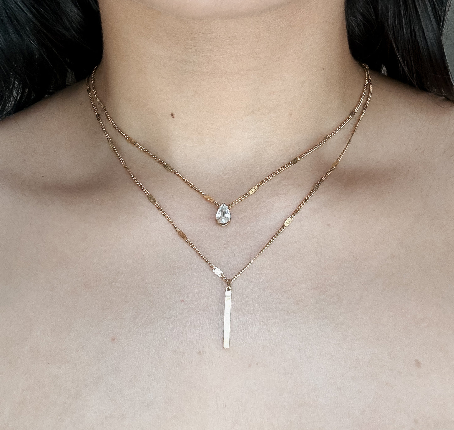 Set de aretes y collar con gota de diamante