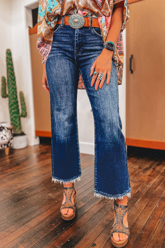 Jeans azul con ruedo desflecado