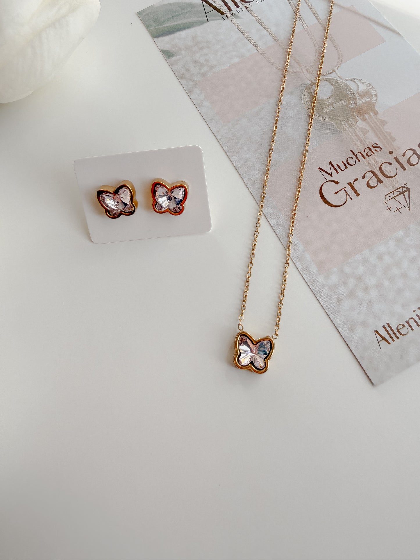Set Alejandra Collar y pantallas de mariposa color rosa