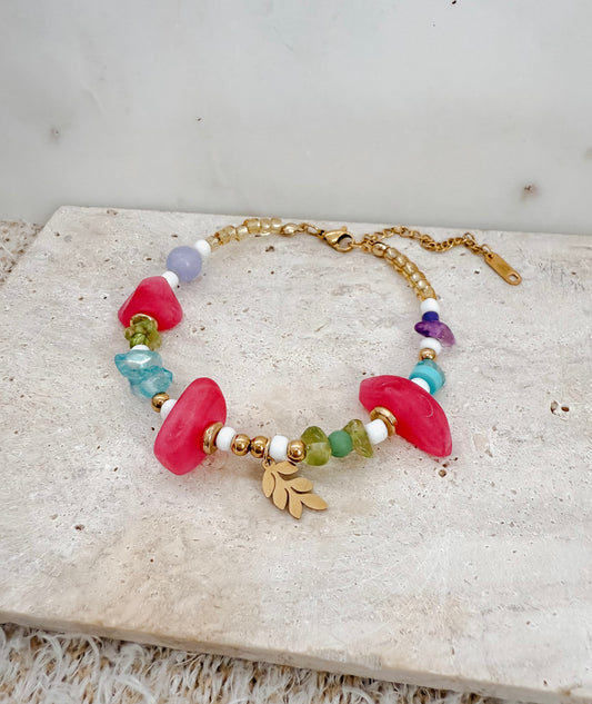 Pulsera multicolor con dije de hoja