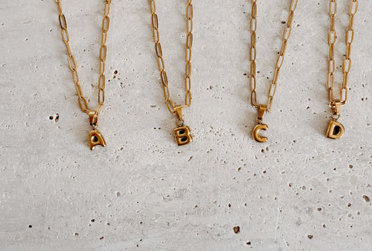 Collar con inicial