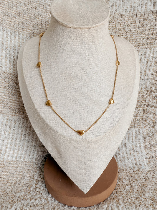 Collar de corazones
