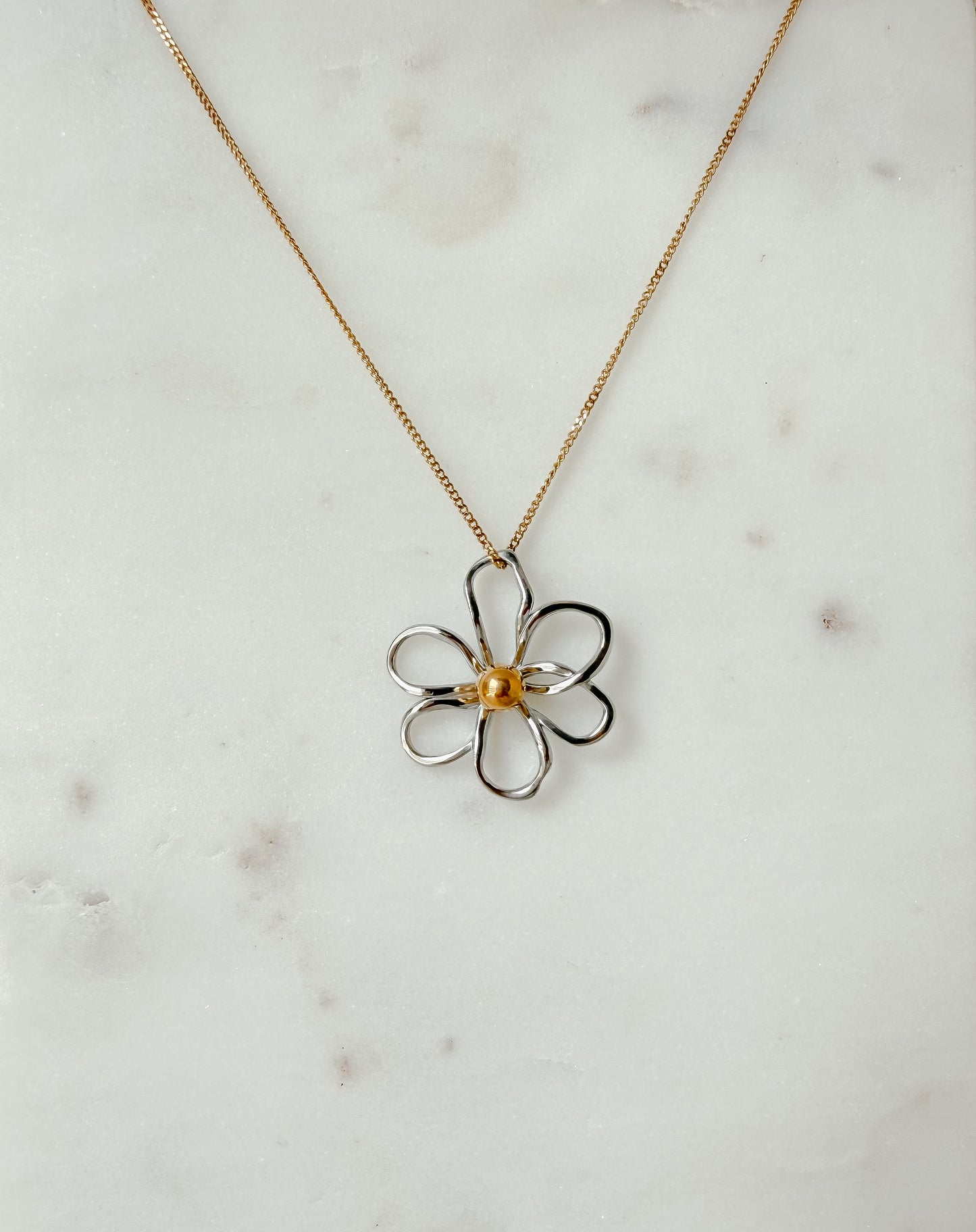 Set de sortija y collar de Flor dos tonos