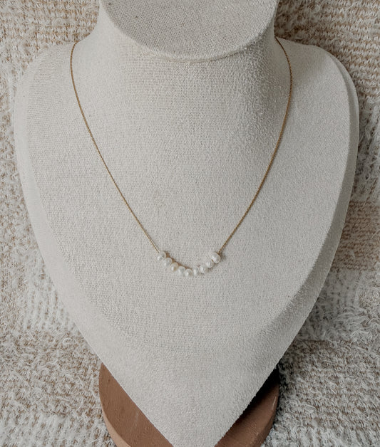 Collar elegante de perlas