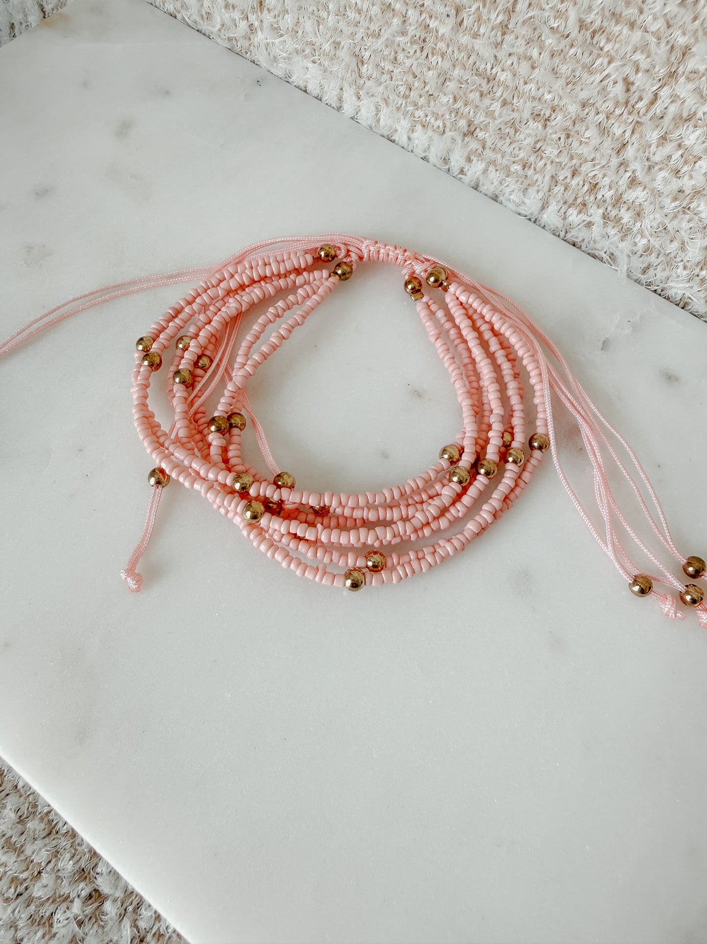 Pulsera ajustable de cuentas de color