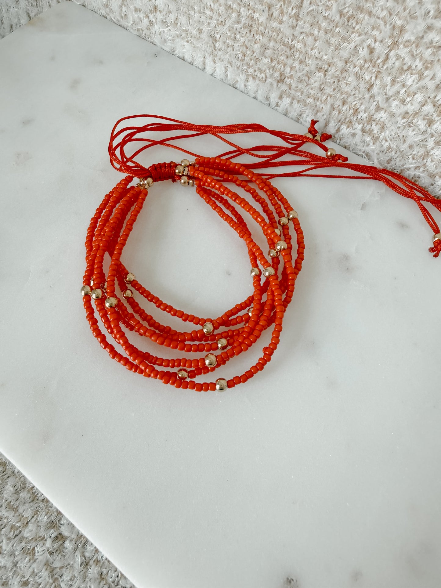 Pulsera ajustable de cuentas de color