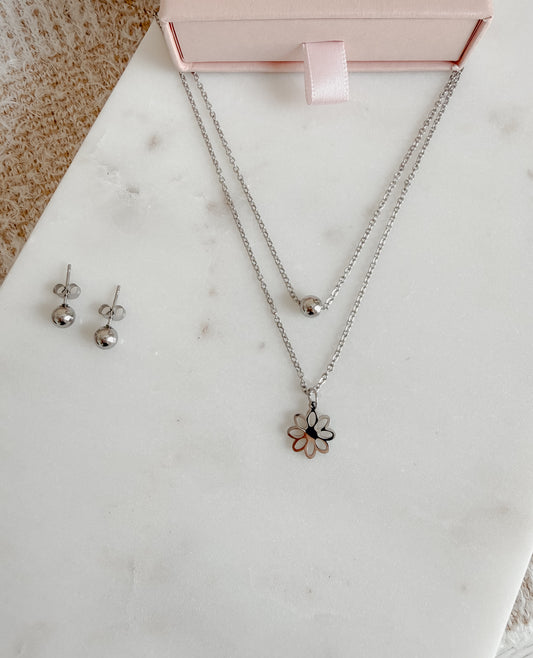 Set de aretes y collar doble con flor