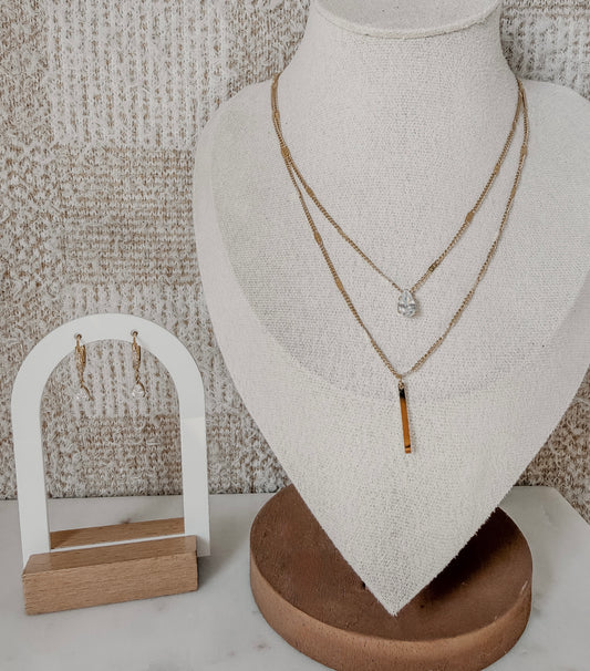 Set de aretes y collar con gota de diamante