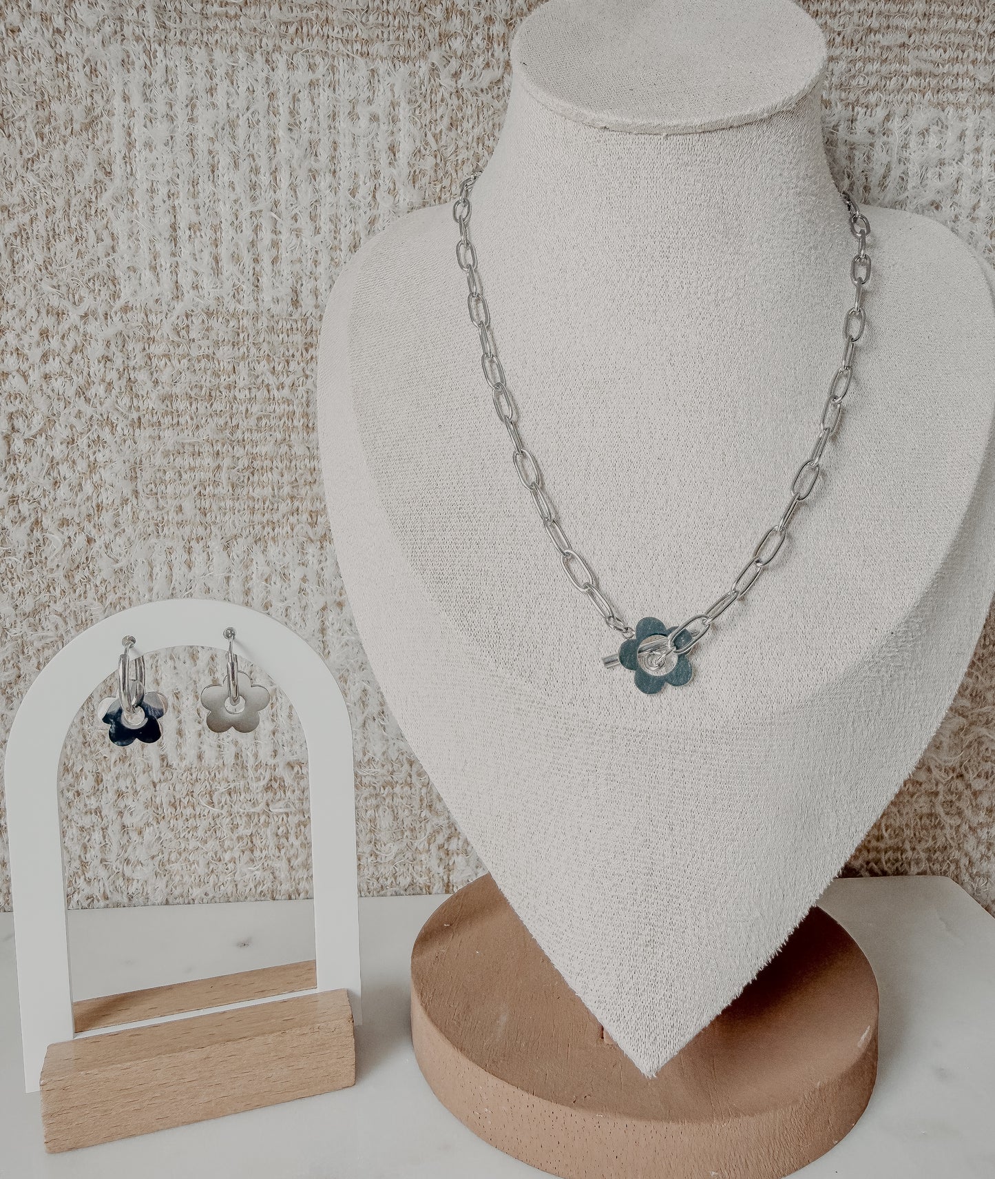 Set de Hoops y Collar con Flor