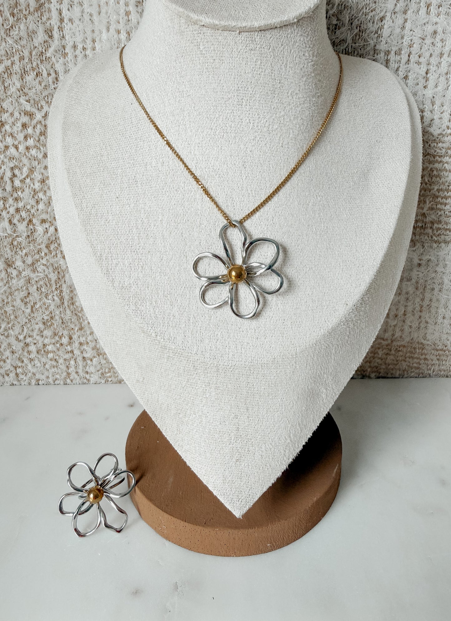 Set de sortija y collar de Flor dos tonos