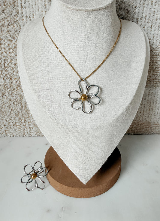 Set de sortija y collar de Flor dos tonos