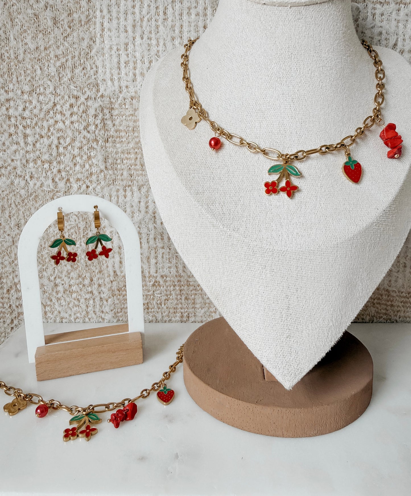 Set de joyas de frutas.