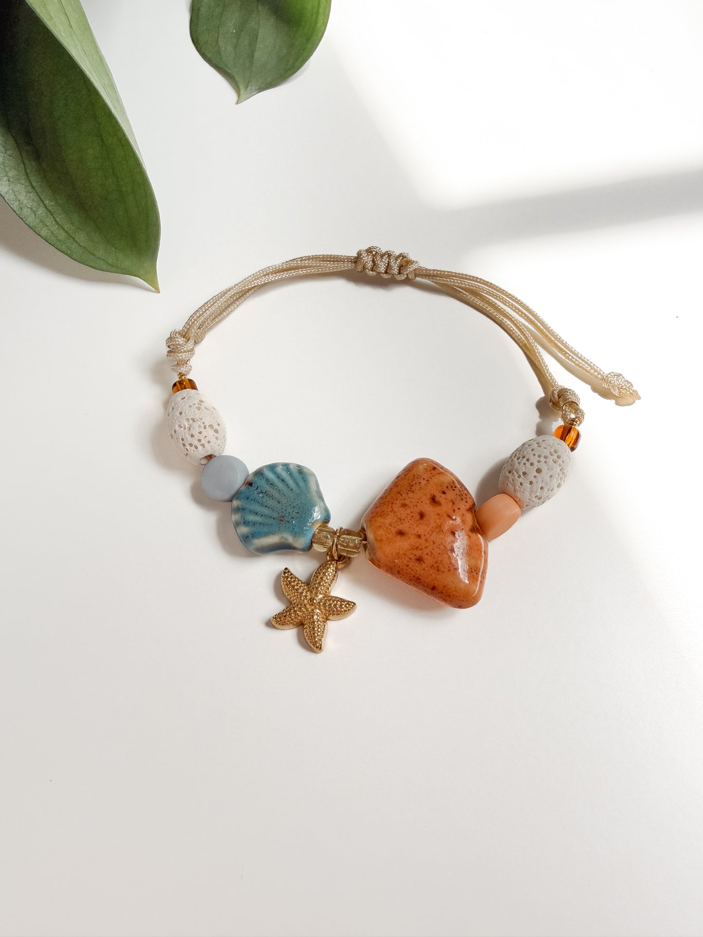 Pulsera hecha a mano de verano